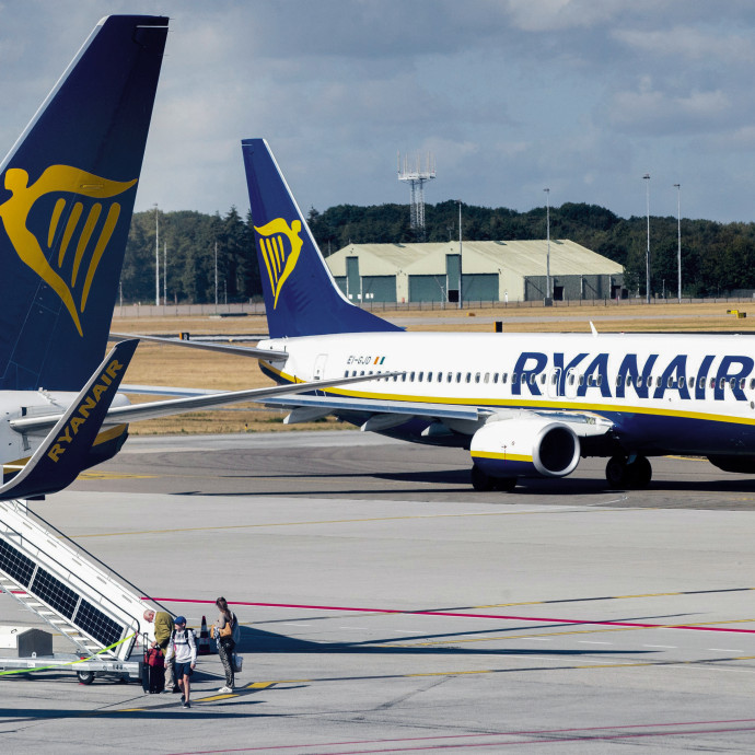 Beperelték a Ryanairt a sztrájk miatt törölt járatok utasai