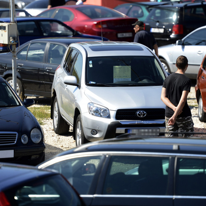 Sokkal jobban felpörögtek a luxusautók eladásai, mint az egyszerű személyautóké