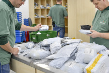 23-szor keres többet a Magyar Posta vezére, mint egy átlagos postás