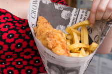 Politikai támogatást kapott, hogy a kelet-európai halrúd és chips legyen olyan, mint a nyugati