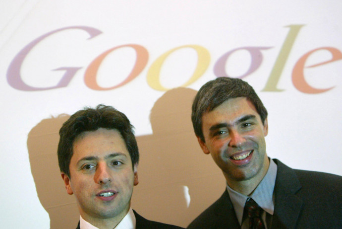 Sergey Brin (balra) és Larry Page, a Google két alapítója egy 2004-es képen. Fotó: AFP