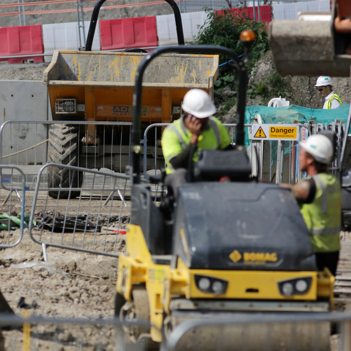 Egy Angliában dolgozó EU-s munkás több adót fizet, mint egy átlagos angol