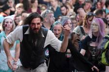 A zombik a cégvilágot is elárasztották