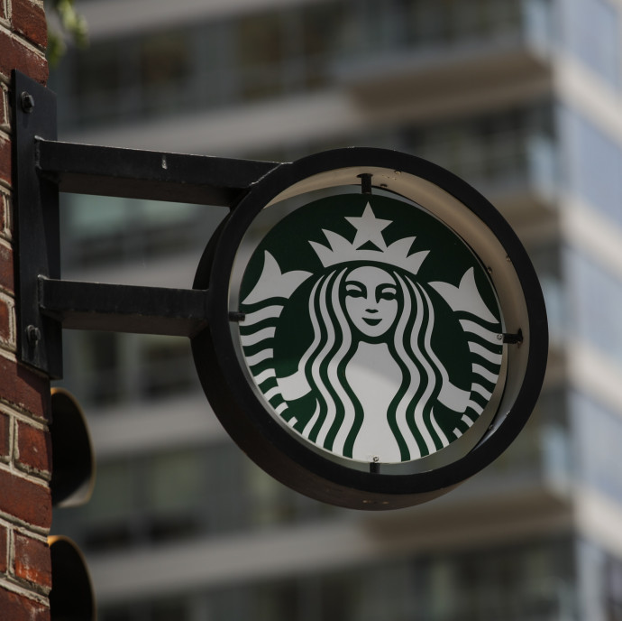 Újításokkal csábítana több embert kávézóiba a Starbucks