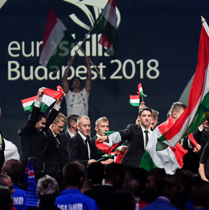 Most végre odapörkölhetünk Európának hidegburkolásban és virágkötésben