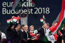 Most végre odapörkölhetünk Európának hidegburkolásban és virágkötésben