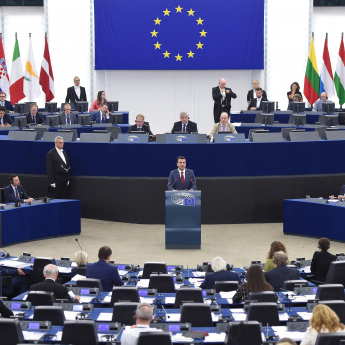 Titokban tarthatják, mire költenek havi 1,4 millió forintot az európai parlamenti képviselők
