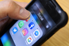 Az alapító nem akarta, de a WhatsAppra is jönnek a hirdetések