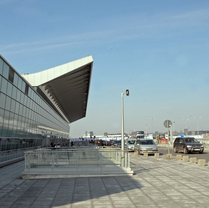 Őrületes összegből 100 milliós repteret akarnak építeni a lengyelek