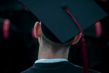 Szinte példátlan az EU-ban, ami a fiatal magyar diplomásokkal történik