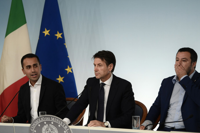 Ragaszkodik az alapjövedelemhez és a nyugdíjkorhatár csökkentéséhez az olasz kormány