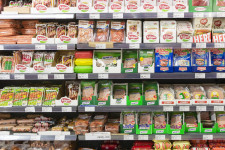 Jelölnék az élelmiszereken Dániában, hogy mennyire rombolják a környezetet