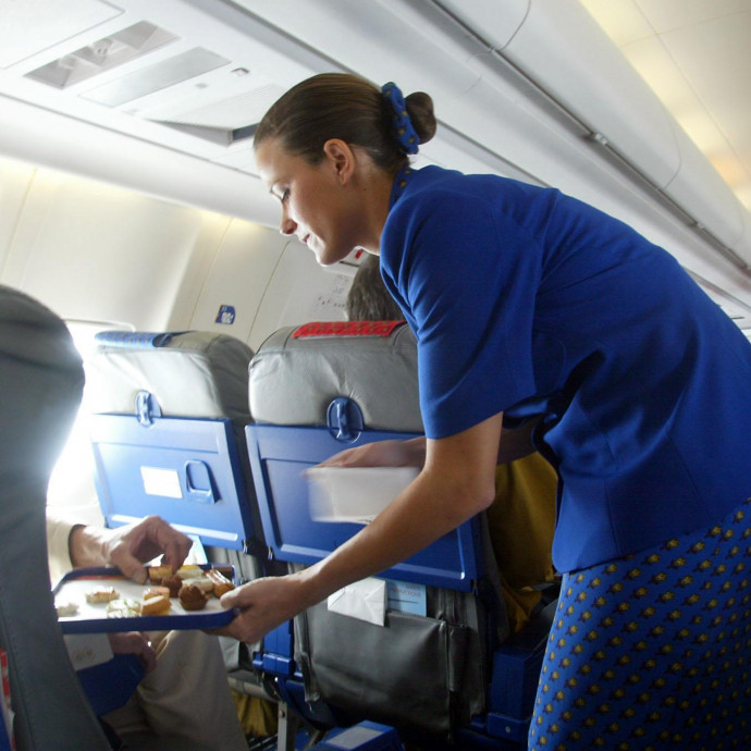 A fedélzeti ételen többet lehet keresni, mint a repülőjegyen
