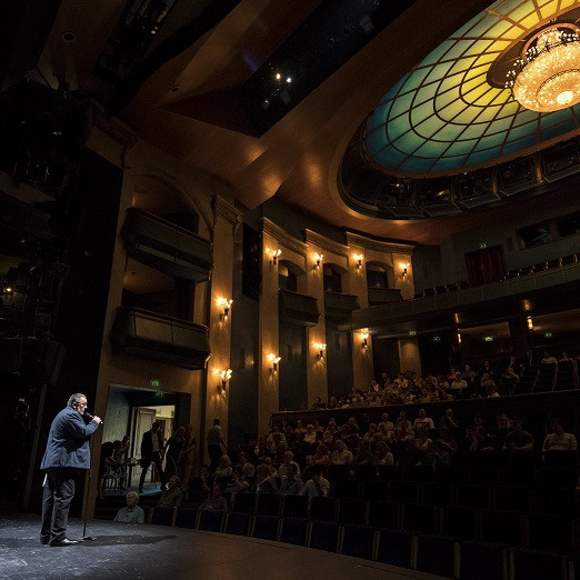 Túl sok pénz ment el színházakra, erre a létbizonytalanságba taszították őket
