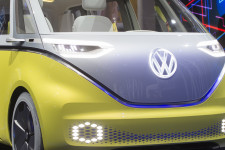 Rááll az elektromos autógyártásra a Volkswagen, komplett gyárakat alakít át