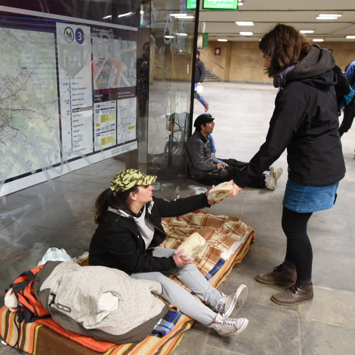 Nagyon nem szívesen segítenek idegeneken a magyarok