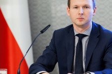 Megpróbálta lefizettetni magát a lengyel pénzügyi felügyelet vezetője, és erről hangfelvétel is készült