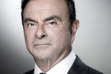 Újabb legendás, milliárdokat kereső autóipari vezér bukott meg, miután megdézsmálta a cég pénzét