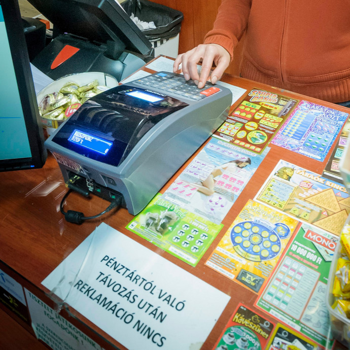 Magyarországon esett a legnagyobbat tavaly az adóbevétel az egész EU-ban