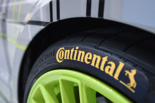 Tőzsdei mélyrepülésben egy Magyarországon is erős autóipari csoport