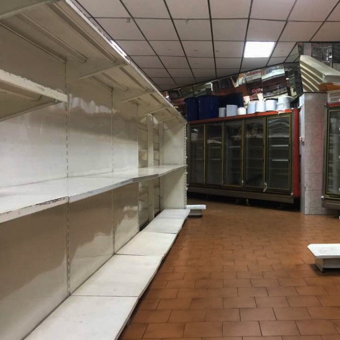 Áruhiány vár az angolokra, ha folytatódik a politikai bénázás