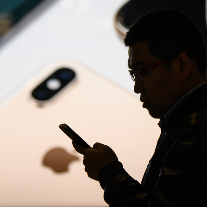 Kína mellett egy nagy baja van az Apple-nek: az akkumulátorcsere