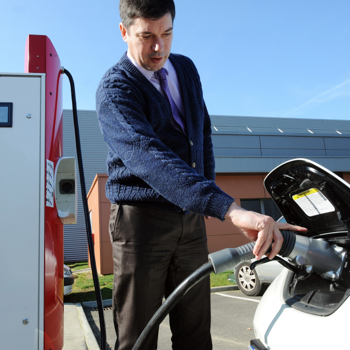 Még Nyugat-Európában is kaland és rettegés az elektromos autózás