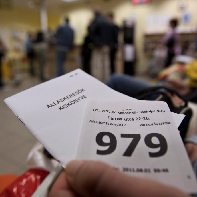 Több tízezer magyar munkahely úszhatott el a későn jött segítségen