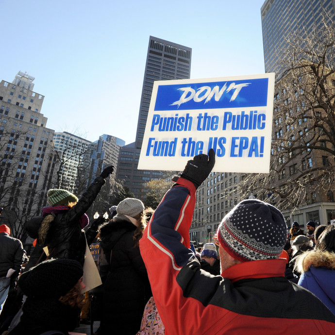 Miért nem állnak fel azonnal az amerikai közalkalmazottak, ha nem kapnak fizetést?