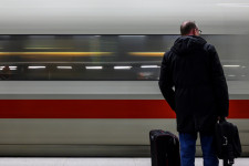 Életmentő lehet a kék szín a metró- és vonatállomásokon