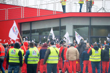 Mi lenne, ha nemcsak az Audi, de az összes magyar autógyár leállna?