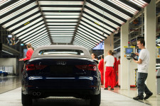 Saját adótrükkjeivel magyarázza az alacsony magyar béreket az Audi