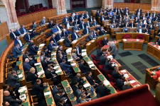 Egy újonc képviselő napi 673 ezret keres, párttársa a „semmire” kap havi 80 ezret