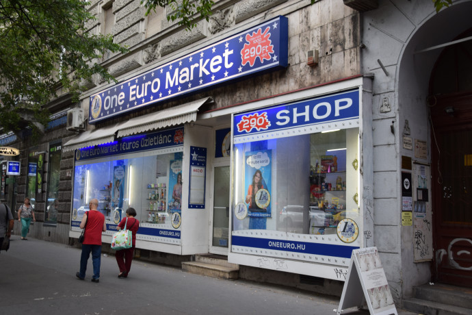 Ferrarira futotta a bukó boltláncnál, több százmilliónyi adó kifizetésére nem