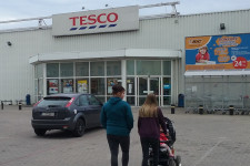A Tesco bezár 30 lengyel üzletet, és nem tart nyitva éjjel Szlovákiában