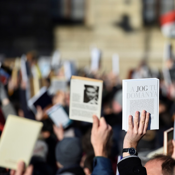 Visszaszorulóban lévő tudományterületet gyepál nagy erőkkel a kormány