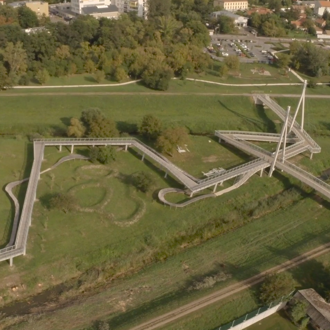 Világbajnok magyarázat az úthibákra a kormány kedvenc cégétől: „ez fizika”