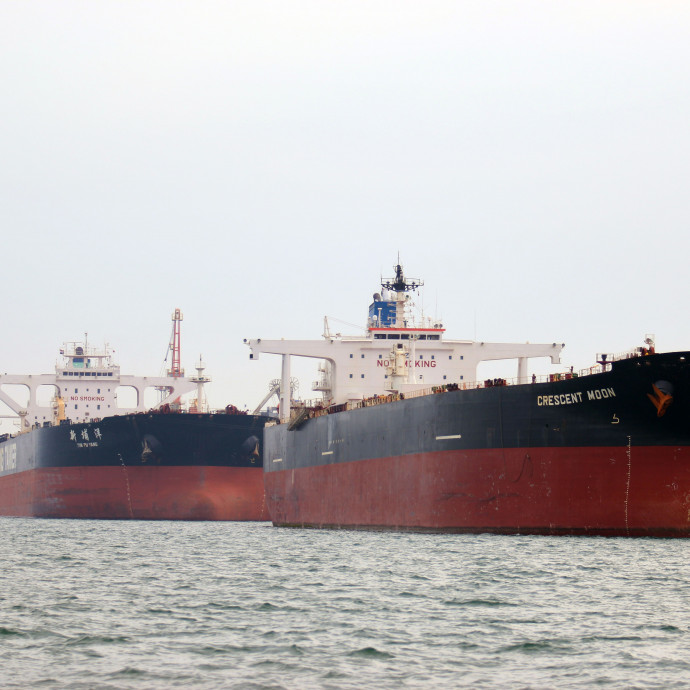 Feje tetejére állt az olajpiac, üresen közlekednek a szupertankerek