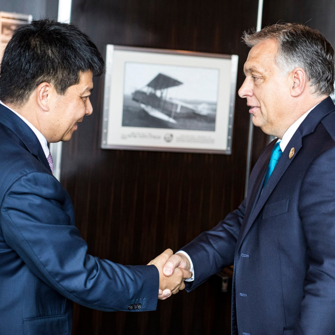 A Kína-barát Magyarország ellenáll az amerikai Huawei-fóbiának