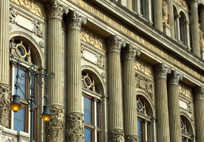 Romokban a magyar akadémiai szabadság és egyetemi autonómia