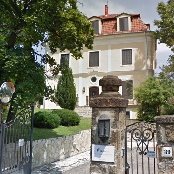 Bezárhat Matolcsy unokatestvérének bankja, közel húszmilliárd ragadhat bent