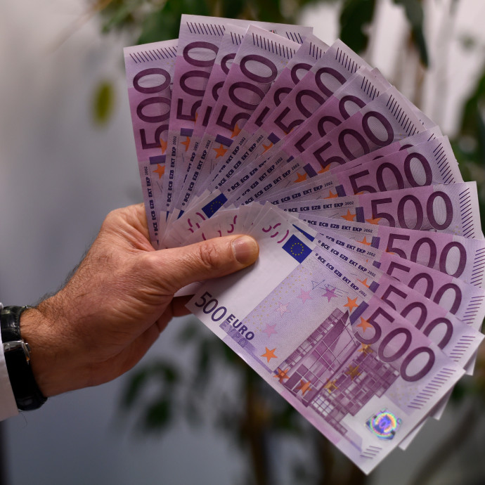 Befellegzett a bűnözők és a korrupt politikusok kedvenc bankjegyének