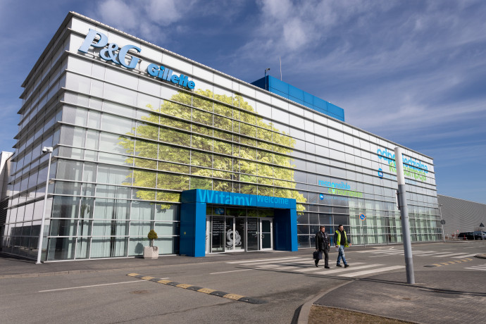 A lodzi gyár főbejárata. Fotó: Procter & Gamble