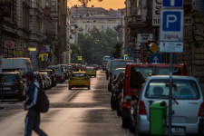 Az adatok azt mutatják, hogy nagyon gyanúsan üzemeltetik a kerületek a parkolási rendszert