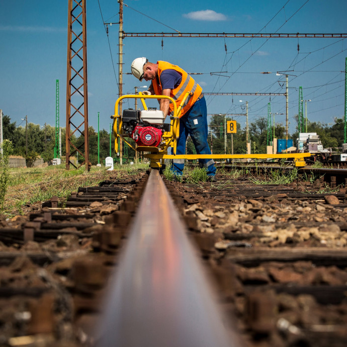 Nehezen kerülheted el Mészáros Lőrinc pénzgyárát, ha vonatra szállsz