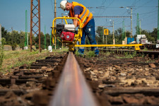 Nehezen kerülheted el Mészáros Lőrinc pénzgyárát, ha vonatra szállsz