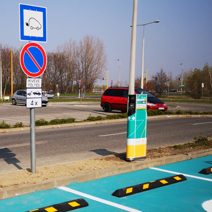 Elárasztják a töltők az országot, mégis extrém sport a villanyautózás