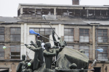 Ha valaki bekopog munkáért, majdhogynem elrabolják, csak ne menjen el