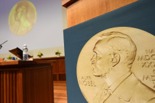 A Nobel-díjhoz járó egymillió dollárból érthetetlenül nehéz adományozni