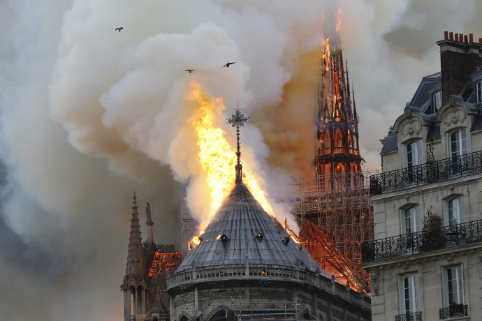 Az égő Notre Dame. Fitó: AFP